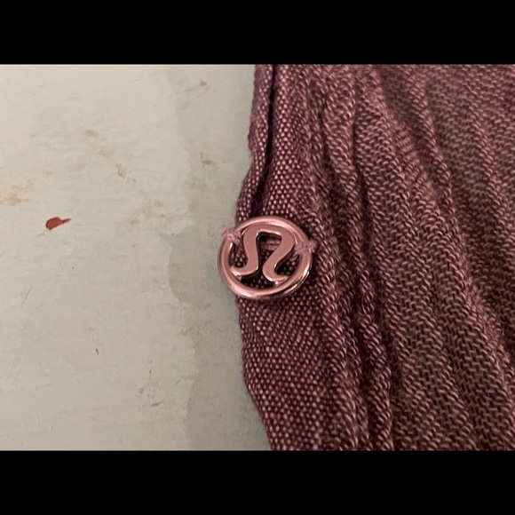 Lululemon Lightweight Layering Gray/Pink Scarf / Wrap - Picture 3 of 4